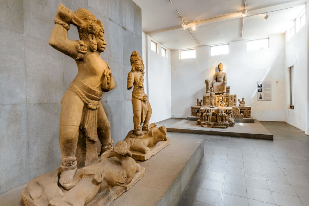 Close to Tran Thi Ly Bridge, Museum of Cham Sculpture impresses tourists with ancient Champa Kingdom sculptures and artworks